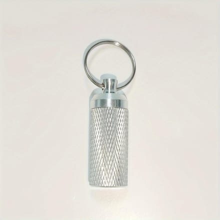 Mini Porte-clés Bouteille à Médicaments Étanche Scellée en Alliage de Titane, Porte-clés Décoratif Compact à Emporter pour Accessoires de Camping et de Voyage white