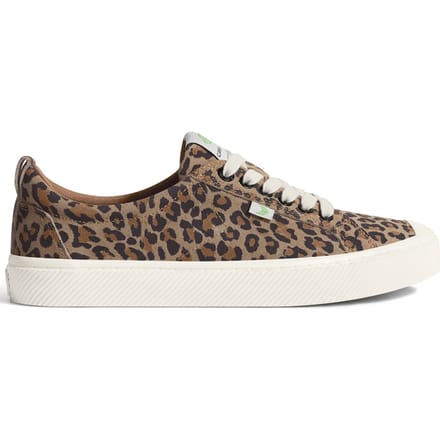 Cariuma Oca Suede Leopard Print Maat: 42 | Sneakers Outlet | Unisex | Bruin