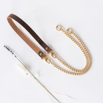The Leather Rebel - Telefoonkoord - buffel bruin - goud