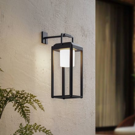 Lucande 2-in-1 LED lamp op zonne-energie Tilena, zwart, hoekig, aluminium