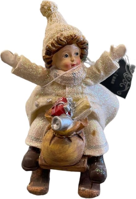 Meisje met slee en open armen 9x7x9cm