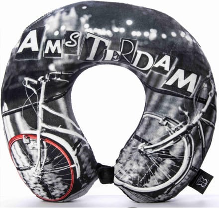 Robin Ruth - Nekkussen - Amsterdam - Fiets op brug - Reis kussen - Voor Auto en Vliegtuig