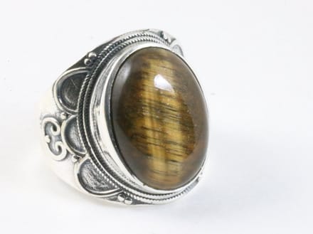 Bewerkte zilveren ring met tijgeroog - maat 19