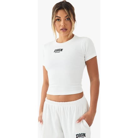 Dames Dsgn Studio Collegiate Geborduurd Geribbeld Baby T-shirt | Wit | Maat: 52