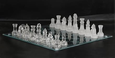 Grote Glazen Schaakset 35x35 Cm - Elegante Design en Duurzaam Spel