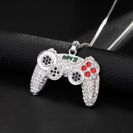 Milieuvriendelijke Legering Volle Diamant Game Console Controller Ketting Retro en Speelse Persoonlijkheid Hanger Licht Luxe Accessoire black