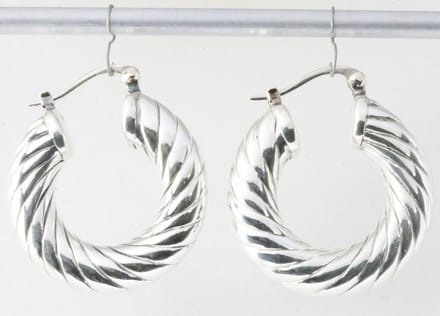 Bewerkte zilveren oorringen - ø 30 mm.