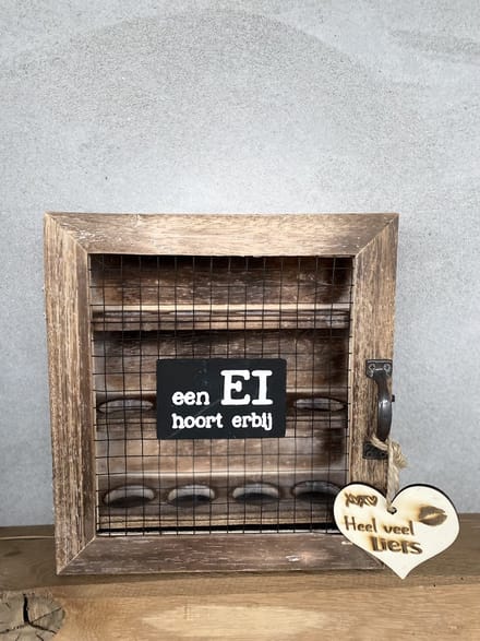Pasen - Paasdecoratie - Eierkastje - Een ei hoort erbij - 25x18 cm