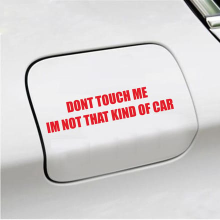 Bumpersticker - Dont Touch Me Im Not That Kind Of Car - 3,5 X 16,2 - Rood