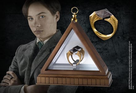 Harry Potter Verzamelobject Replica 1/1 Lord Voldemort's Horcrux Ring Goudkleurig
