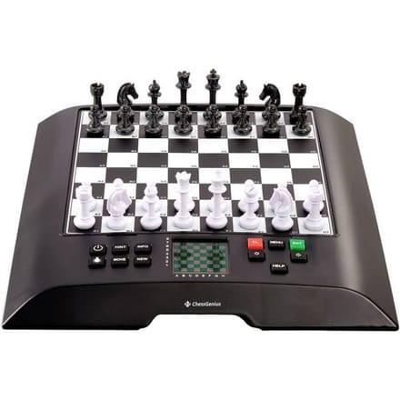 MILLENNIUM ChessGenius - Schaakcomputer met speelniveaus van beginner tot toernooispeler. Met wereldberoemde software van Richard Lang. Een van de sterkst spelende schaakcomputers met > 2000 ELO.