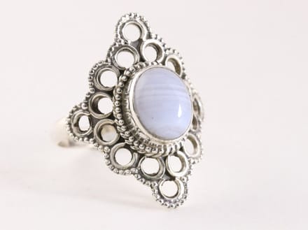 Opengewerkte zilveren ring met blauwe lace agaat - maat 16.5