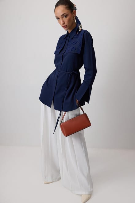 Touché Privé - Poplin blouse met bloemenkant - Marine - Dames