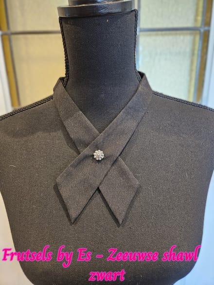 Frutsels by Es - Zeeuwse shawl - zwart