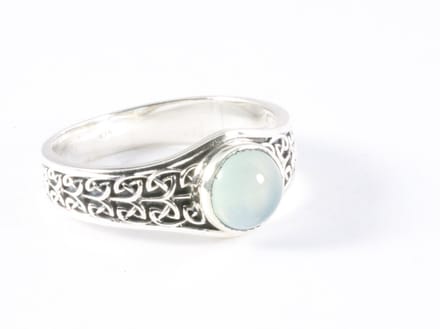 Bewerkte zilveren ring met aqua chalcedoon - maat 20