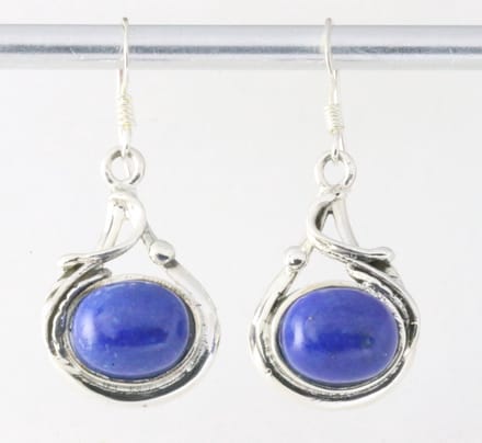 Bewerkte zilveren oorbellen met lapis lazuli
