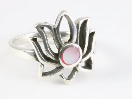 Opengewerkte zilveren lotus bloem ring met roze parelmoer - maat 16