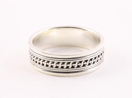Zilveren ring met meandergravering - maat 17
