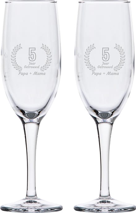 Gegraveerde set champagneglazen 16,5cl Papa + Mama 5 jaar getrouwd