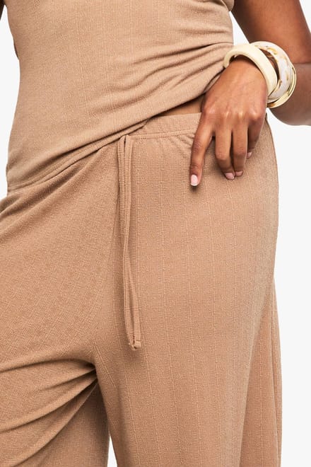 boohoo Dames Plus Ripple Rib Trekkoordbroek | Mokka | Maat: 48