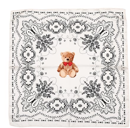 Vierkant Sjaaltje met Traditioneel Bandanamotief en Pluche Beer-Accent (70x70cm) - Wit