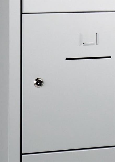 Lockerkast SHC met 10 deuren voorzien van brievensleuf in aluminium met hangoogsluiting (excl. hangslot)