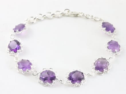 Bewerkte zilveren armband met amethist