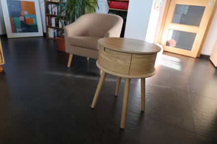 Rond nachtkastje met 1 lade