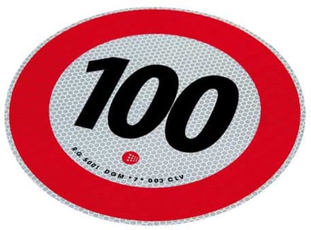 Speed limit sign. 100 km/u