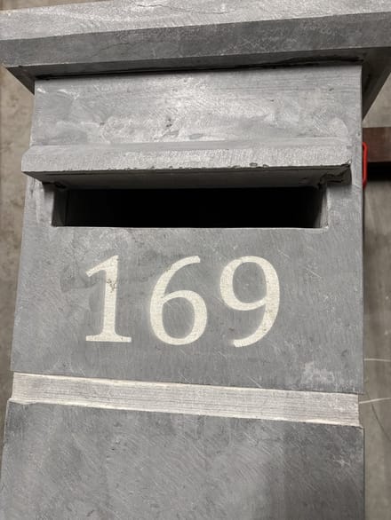 Natuursteen brievenbus - Model 002 - Met gravering