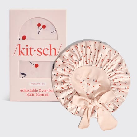 Kitsch Oversized Satin Bonnet - Verstelbare Satijnen Slaapmuts - Cherry Print - Anti-Frizz & Bescherming Tegen Haarbreuk