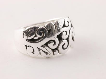 Hoogglans zilveren ring met fantasiepatroon - maat 18.5