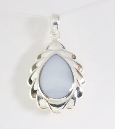 Hoogglans zilveren hanger met blauwe schelp