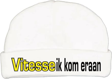 Babymutsje met de tekst: Vitesse ik kom eraan !