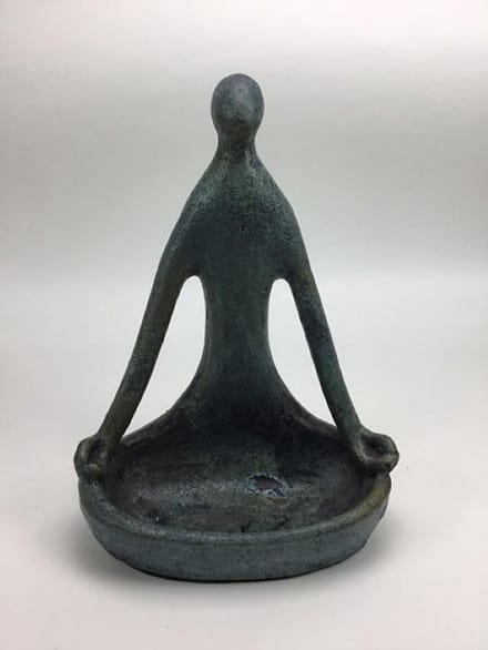 Yoga beeld old blue/turquoise keramiek circa 30 cm hoog