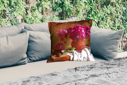 Buitenkussen Weerbestendig - Rustiek - Bloemen - Roze - Vaas - Stilleven - 50x50 cm