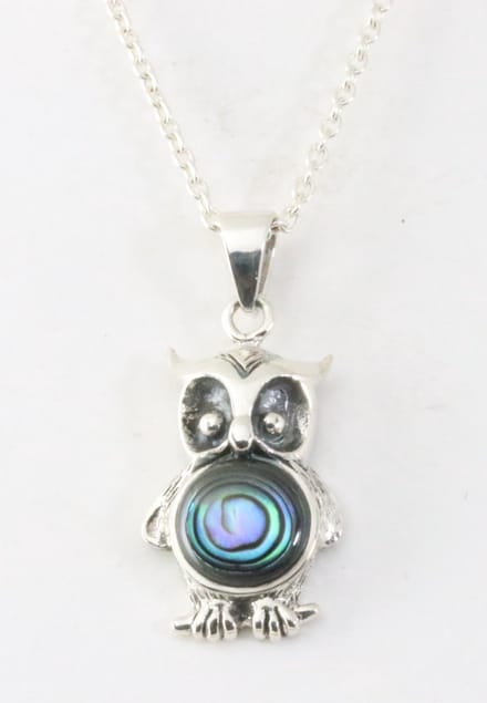 Zilveren uil hanger met abalone schelp aan ketting