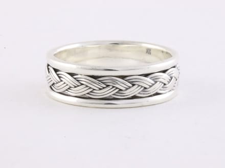 Zilveren ring met vlechtmotief - maat 19