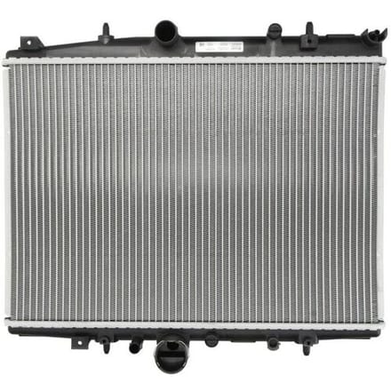Radiator NISSENS 63704A