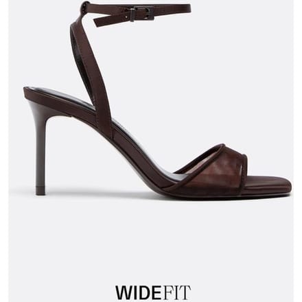 Stradivarius WIDE FIT. Sandalen met smalle hak en mesh  BRUIN 39
