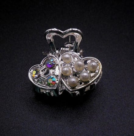 Haarklem metaal klein zilver hartjes met diamanten+parels