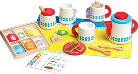 Houten set voor het zetten en serveren van thee