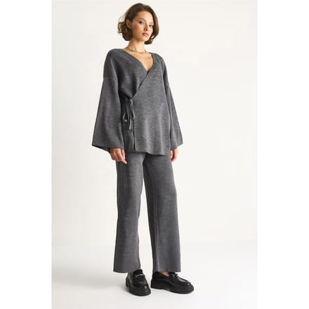 Dubbelzijdige Strikblouse en Wijde Pantalon Set