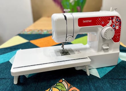 Brother  Kindermachine KD144s met Grote aanschuiftafel