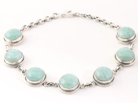 Bewerkte zilveren armband met groene amazoniet