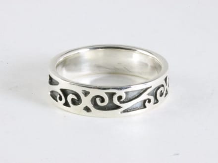 Zilveren ring met fantasie gravering - maat 18.5