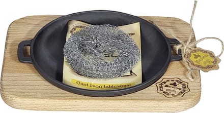 Serveerpan gietijzer op houten plateau | 18 x 2,5 cm