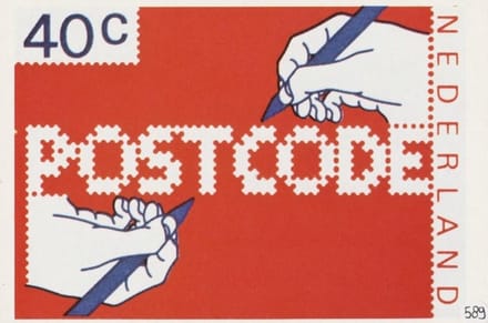Briefkaart met afbeelding Postcode postzegel
