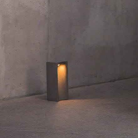 FARO BARCELONA LED sokkellamp Grot, 3000K, grijs, beton, IP55, hoogte 40 cm