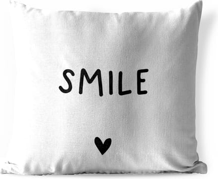 Sierkussen Buiten - Engelse quote "Smile" tegen een witte achtergrond - 60x60 cm - Weerbestendig
